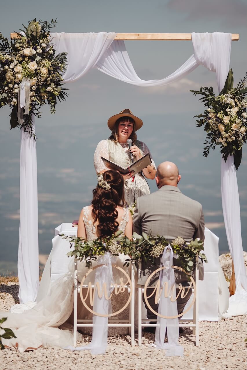 Tatjana Kraut bei einer Trauung auf der Petzen